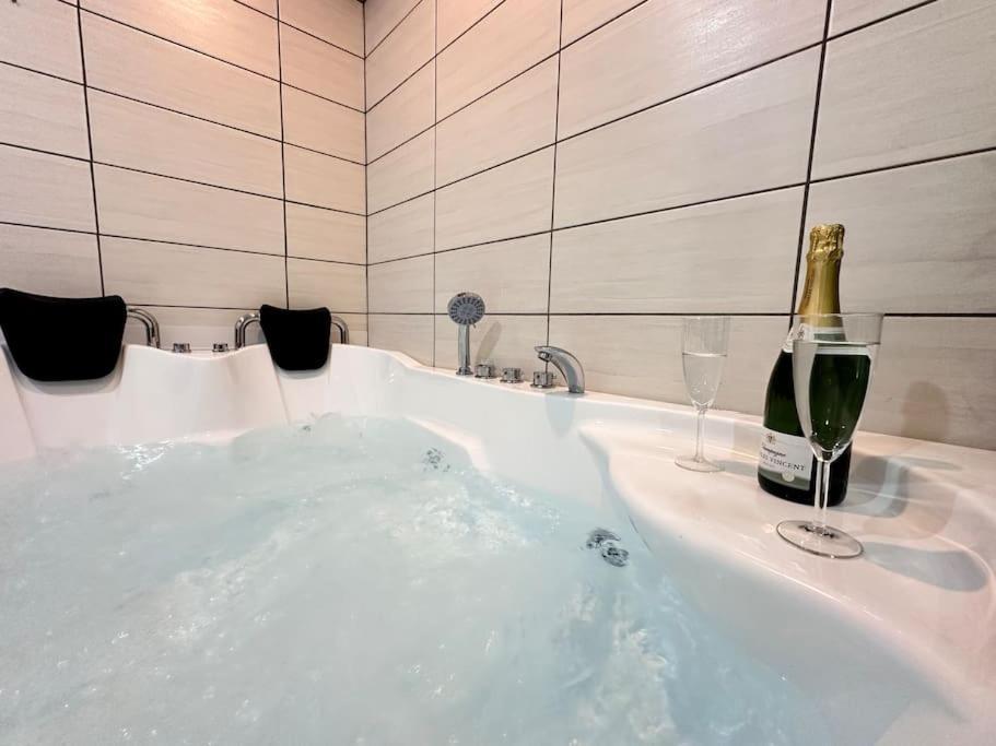 E Servagnat T3 Luxe Avec Sauna Jacuzzi Et Hammam Épernay Dış mekan fotoğraf