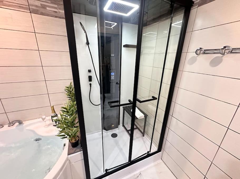 E Servagnat T3 Luxe Avec Sauna Jacuzzi Et Hammam Épernay Dış mekan fotoğraf